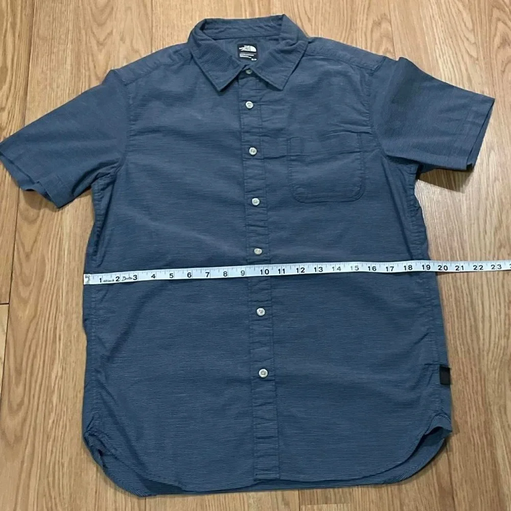 The North Face Men’s Short Sleeve Button Down Shirt Small Blue Striped Pocket